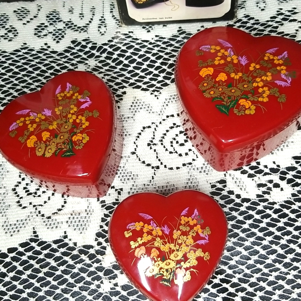 Vintage Floral Heart Shaped Nesting Boxes-Set of 3-Plastic-Made in Hong Kong